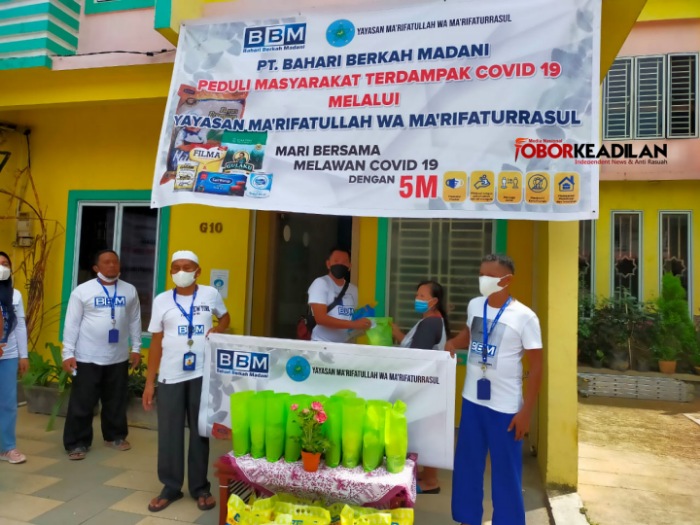 Peduli Masyarakat terdampak Covid 19, PT BBM (Bahari Berkah Madani) Bagikan Sembako di Kota Batam 