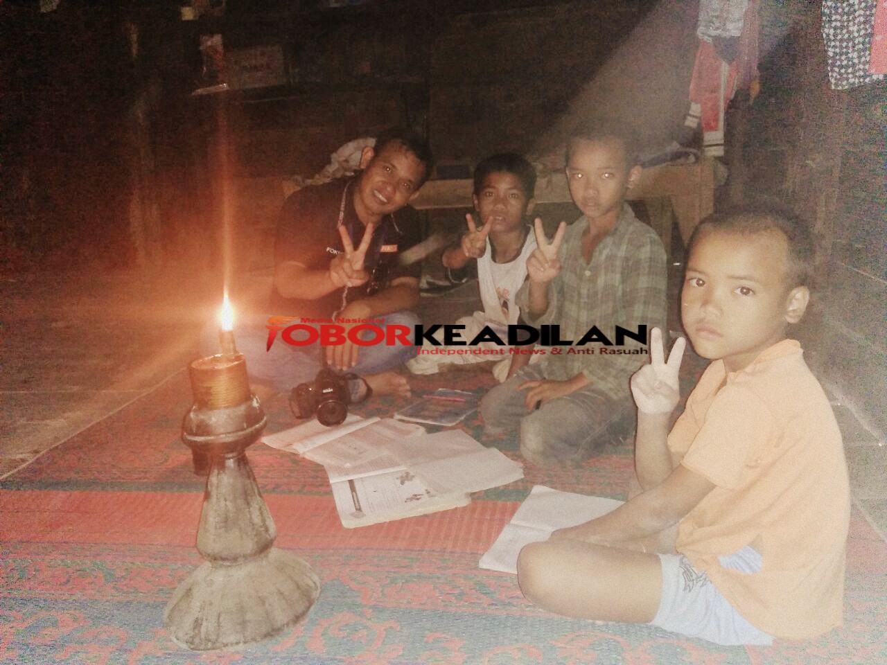 Desa Saor Nauli Hatoguan Dusun dua Parbulanan kec. Palipi, Kabupaten Samosir  Gelap Gulita Belum Dialiri Listrik , Hotman Paris hutapea Pun Teriak Dari Markas Kopi Joni 