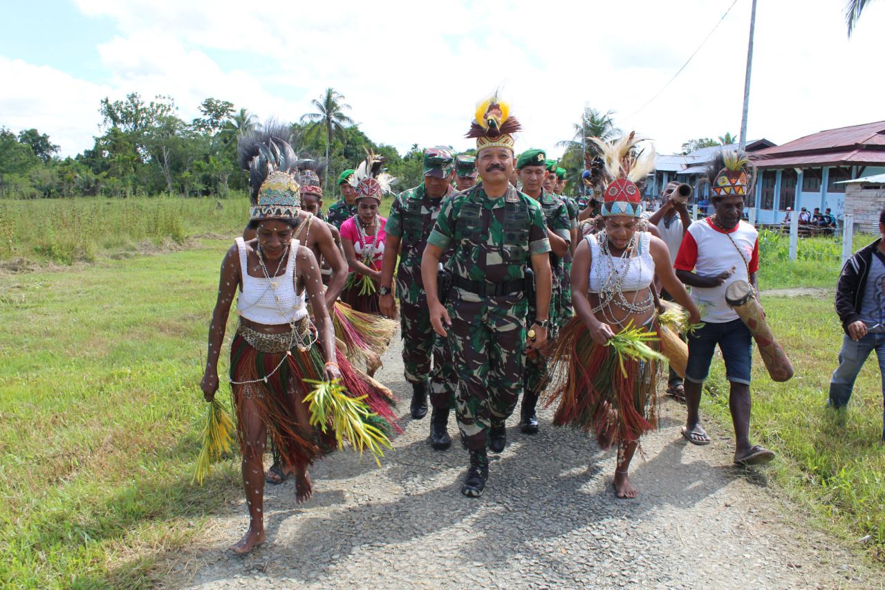 Pangdam I/Bukit Barisan Kunjungi Satgas Yonif 121/MK Di Perbatasan RI-PNG 