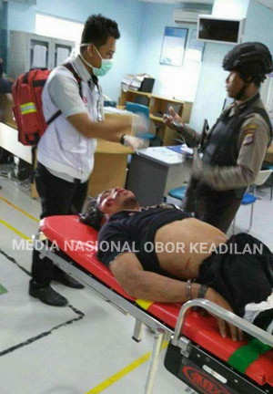 Teroris bawa golok membabi buta di gereja St. Lidwina Dk. Jambon Trihanggo Gamping Sleman Jogyakarta 
