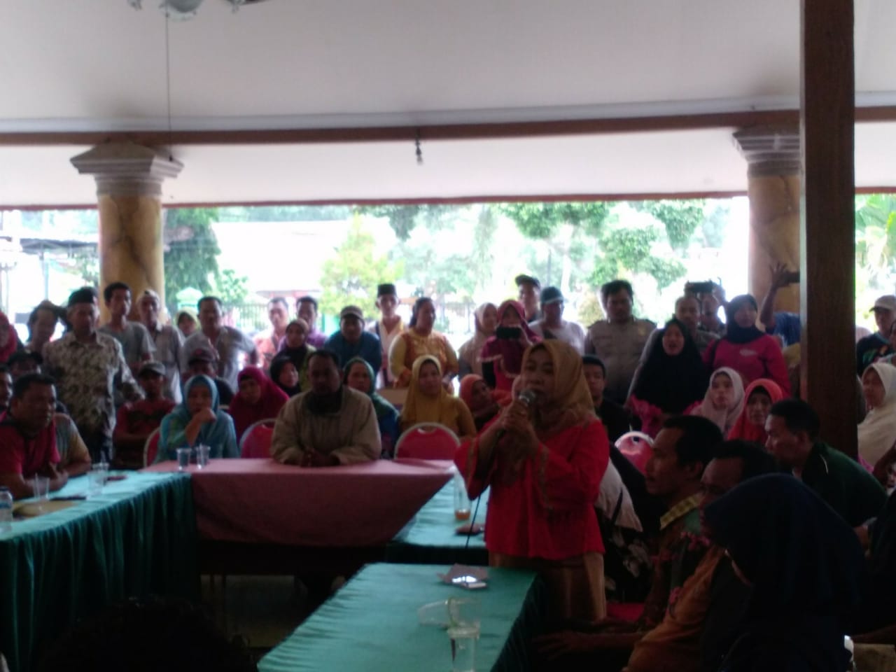 Kisruh Pasar Desa Dawe Sari Komisi 1 Adakan Hearing Dengan Pedagang Dikantor Kecamatan Grati