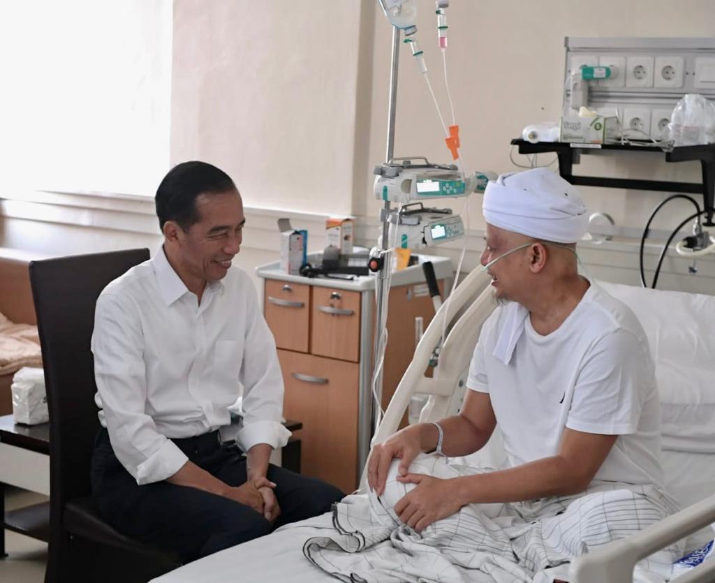 Ustadz Muhammad Arifin Ilham Dijenguk Presiden Di Paviliun Kencana RSCM