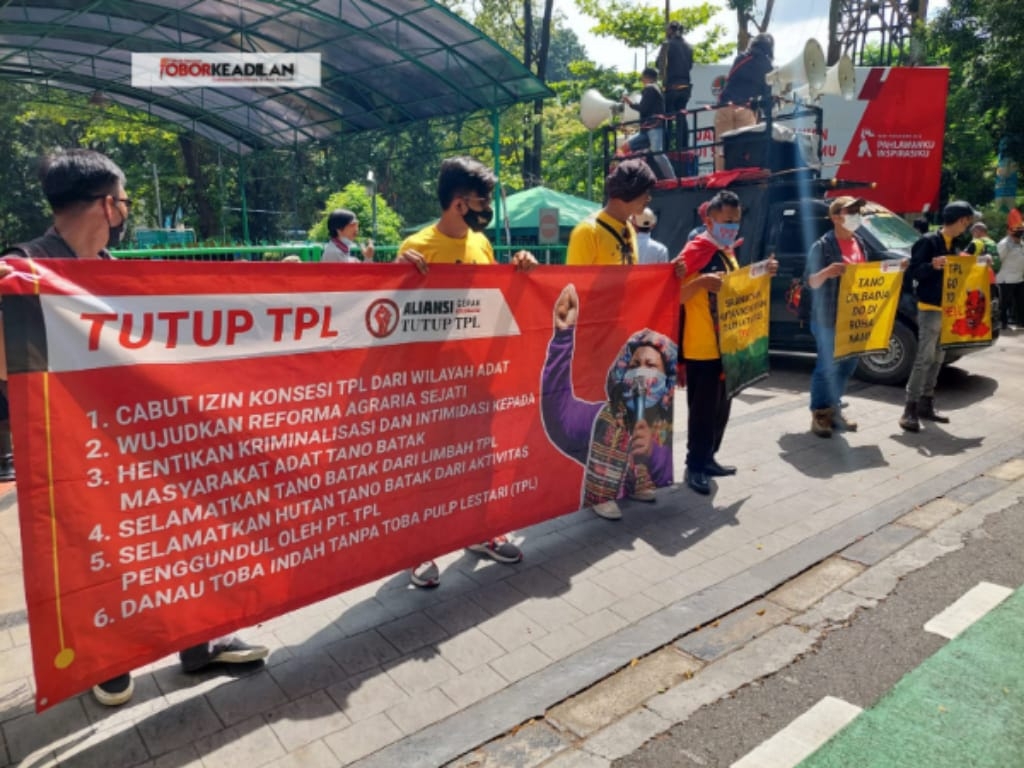 Peserta Aksi Tutup Eks Indorayon [PT TPL] Di Kementerian LHK Ditangkapi Polisi