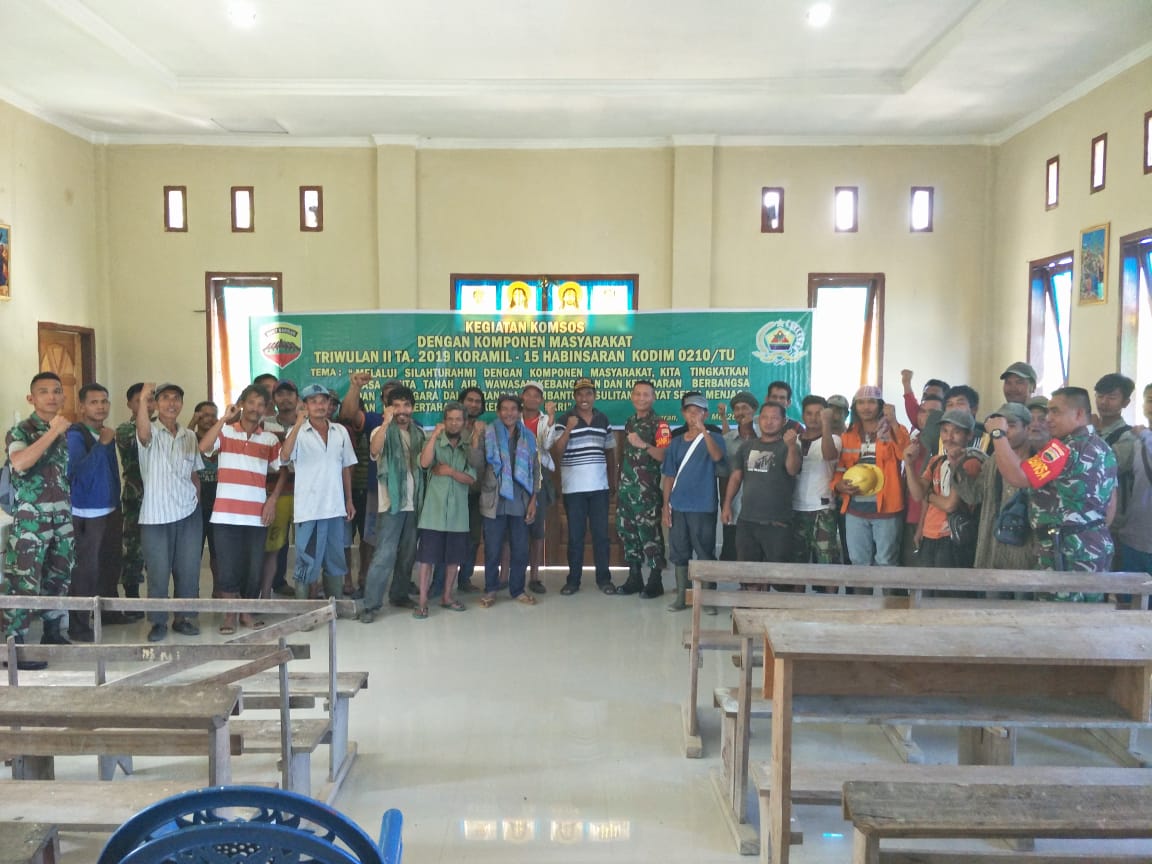 Kodim 0210/TU Melalui Koramil 15/Habinsaran Adakan Komsos di Batu Manumpak 