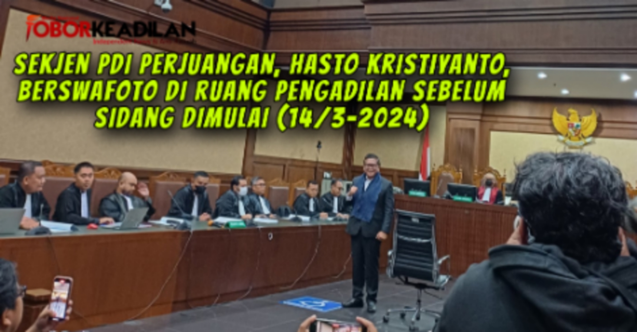 17 Pengacara untuk Hasto: Strategi Bertahan di Tipikor