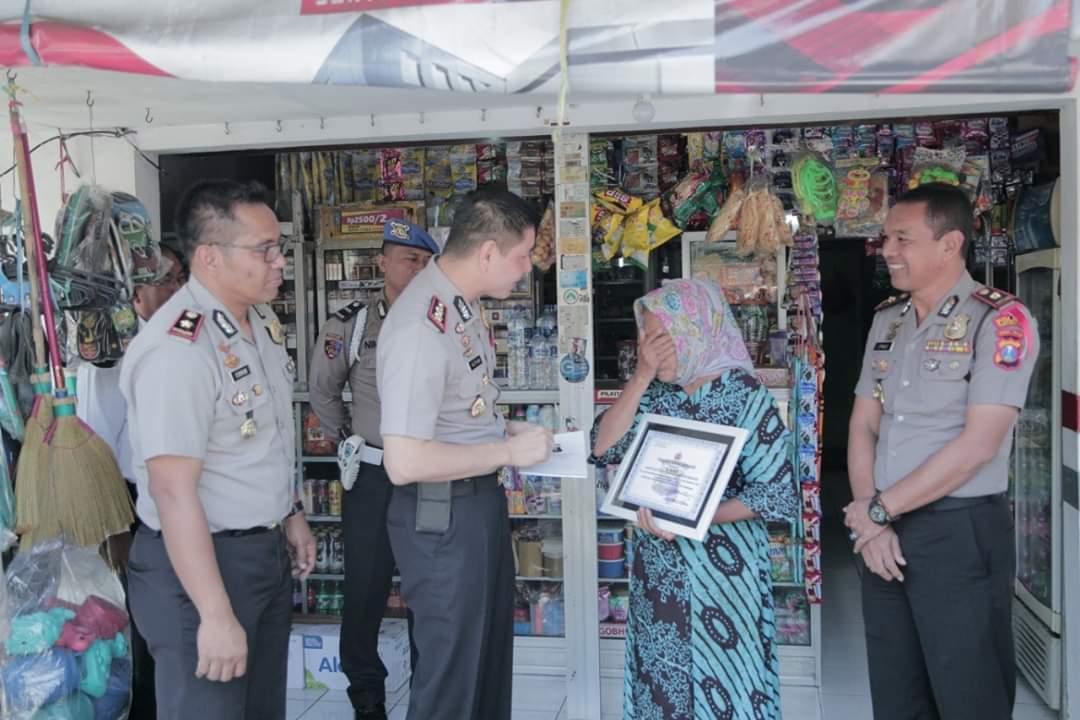Aksi Heroik Seorang Nenek Lumpuhkan Maling, Kapolres Probolinggo Apresiasi 