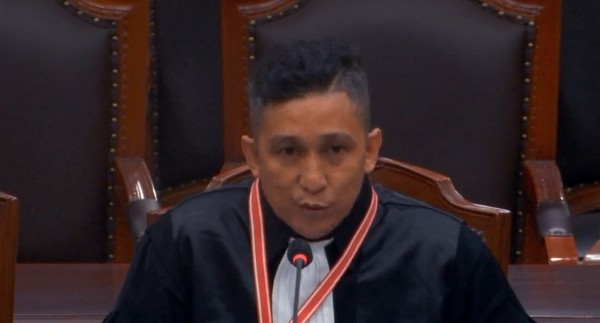 Advokat Tanpa Kewenangan: MK Suruh Firdaus Oiwobo Lepas Toga, Pembekuan BAS Jadi Sorotan