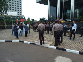 Tangkap dan Adili Bambang Yasin Bupati Dompu , Orasi Aksi Unjuk Rasa di Kantor  KPK ,