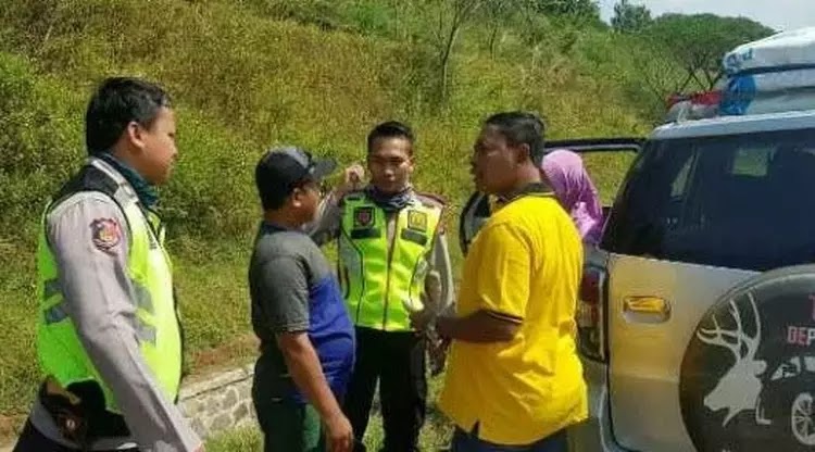 Istri Kandung Dan Mertua Ketinggalan di Rest Area Saat Mengisi Bensin