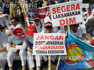 HONORER DEMO LAGI MENUNTUT SEGERA DIANGKAT  JADI PNS DAN REVISI UU ASN 
