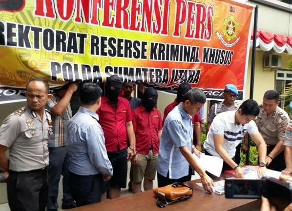 Terjaring OTT, Dua Staf UPT Dispenda Medan Terancam Hukuman 20 Tahun Penjara.