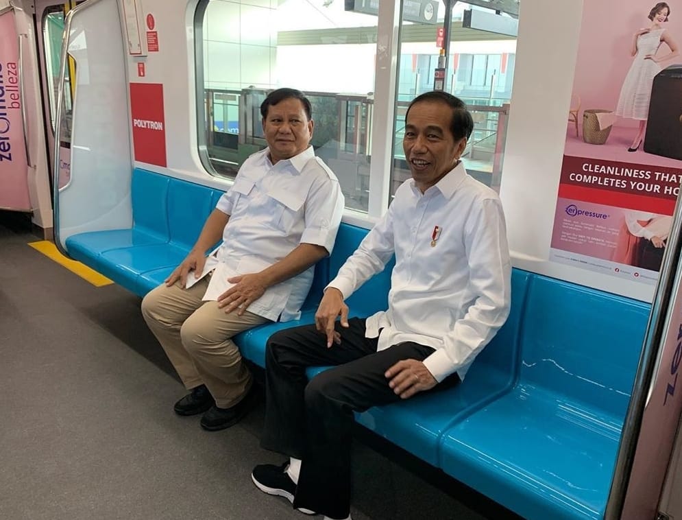 Akhirnya, Prabowo Bertemu Jokowi di Stasiun MRT Jakarta