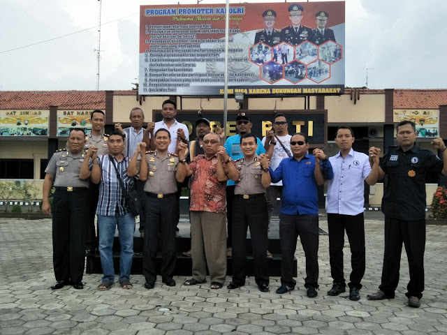 NELAYAN LUAR JAWA IKUT AKSI DEMO KE JAKARTA