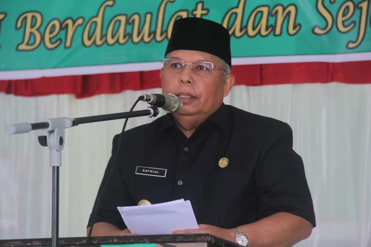 BUPATI TANJAB BARAT TERSINGGUNG SAAT DI KATAKAN TIDAK SERIUS MENANGANI MASALAH LISTRIK