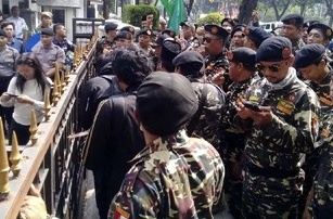Felix Siauw Dakwah di Mesjid Balai Kota DKI, GP Ansor Geruduk Lokasi