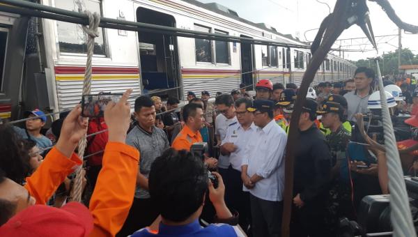 Minta Maaf Atas Musibah KRL, Menhub: Proses Evakuasi Diselesaikan Minggu Malam