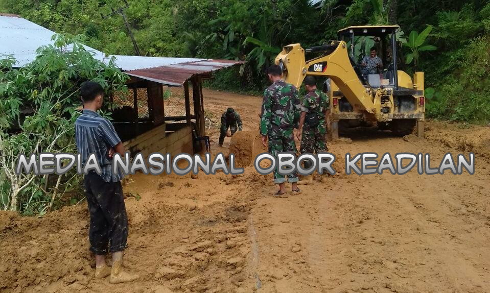 Didukung Alat Berat Bersihkan Tanah Longsor, Akses Jalan Desa Panton Luas Kembali Normal 