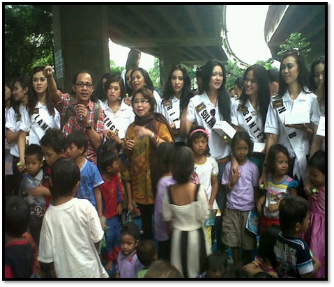 Turun Kolong Jembatan, Bunda Roostien: Setiap Putri Indonesia Yang Mendunia Harus Tetap Membumi