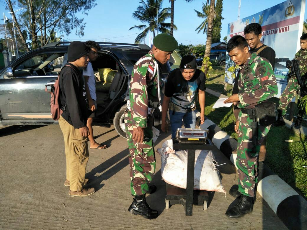 Saat Lakukan Sweeping, Satgas Yonif Para Raider 501 Kostrad Amankan 675 Kg Vanili Ilegal