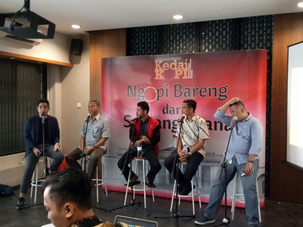 Ngopi Bareng "Dari" Sebrang Istana.  "Jangan Pakai Ayat Ayat Perang"
