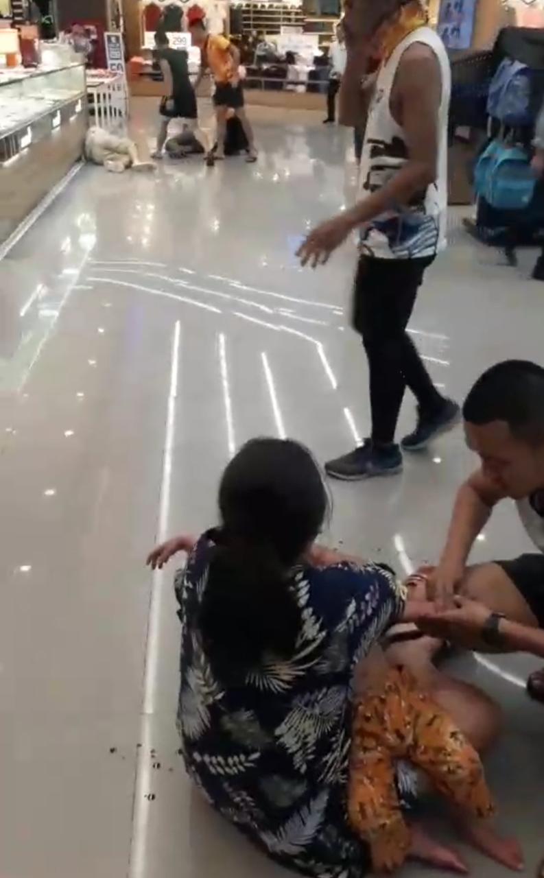 Tewas di Pangkuan Ibu, Begal Toko Emas Terekam CCTV dan Kamera Ponsel Warga 