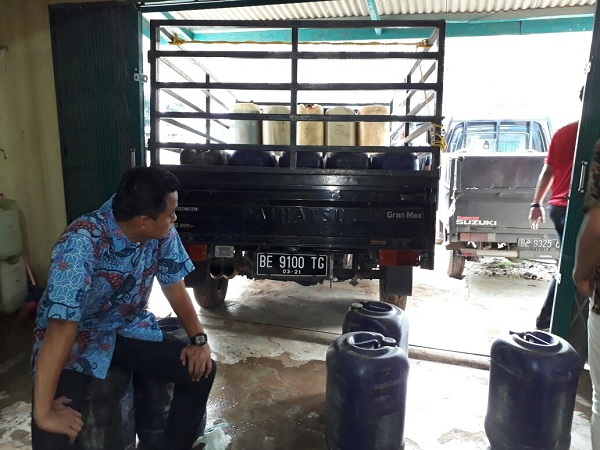 Gudang BBM Oplosan Elegal Di Grebek Polisi