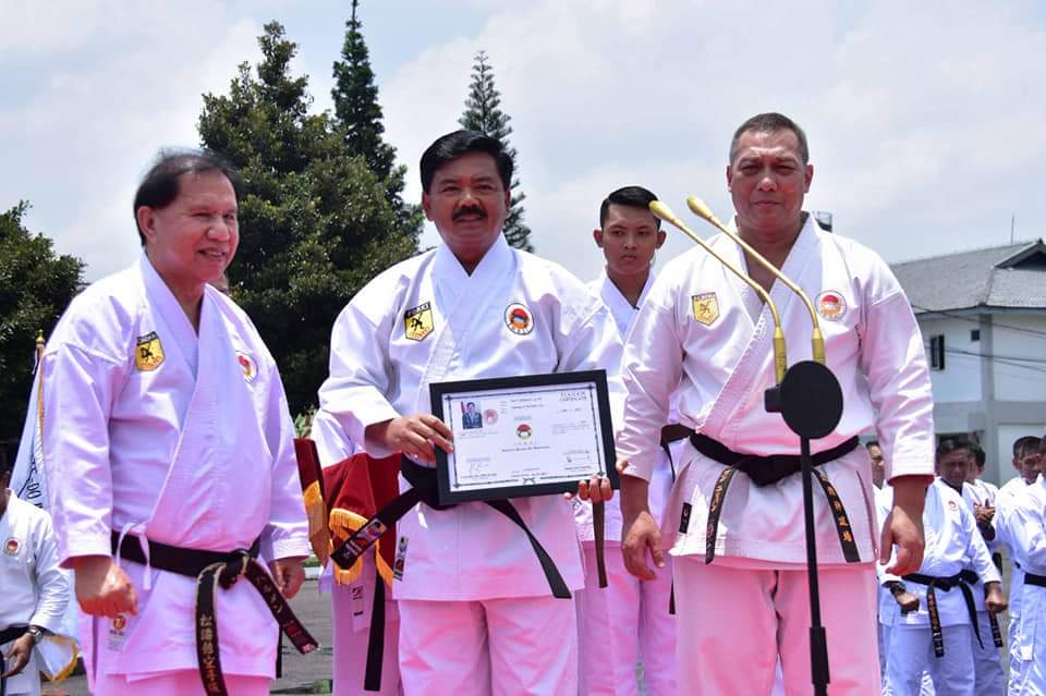 Panglima TNI Terima Anugerah Tingkat DAN 7 INKAI