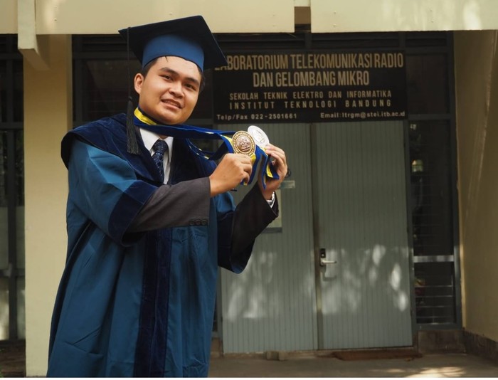 Usia 22 Tahun William D.L Mahasiswa ITB Lulus S2, Teryata Dia Melakukan Hal ini 