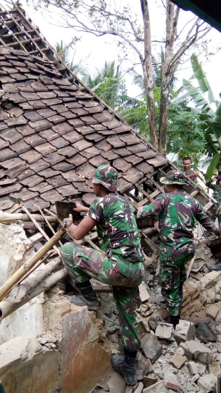 Danrem 064/MY Terjun Kelokasi  Gempa Bumi Yang Melanda Kabupaten Pandeglang Banten