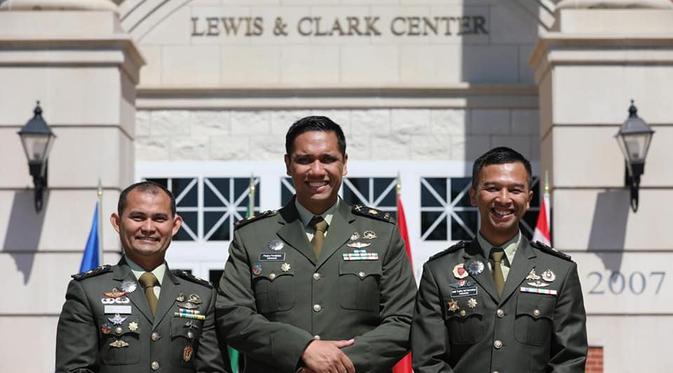 Mayor Inf Paulus Pandjaitan Perwira TNI AD, Lulus Pendidikan Komando di Amerika