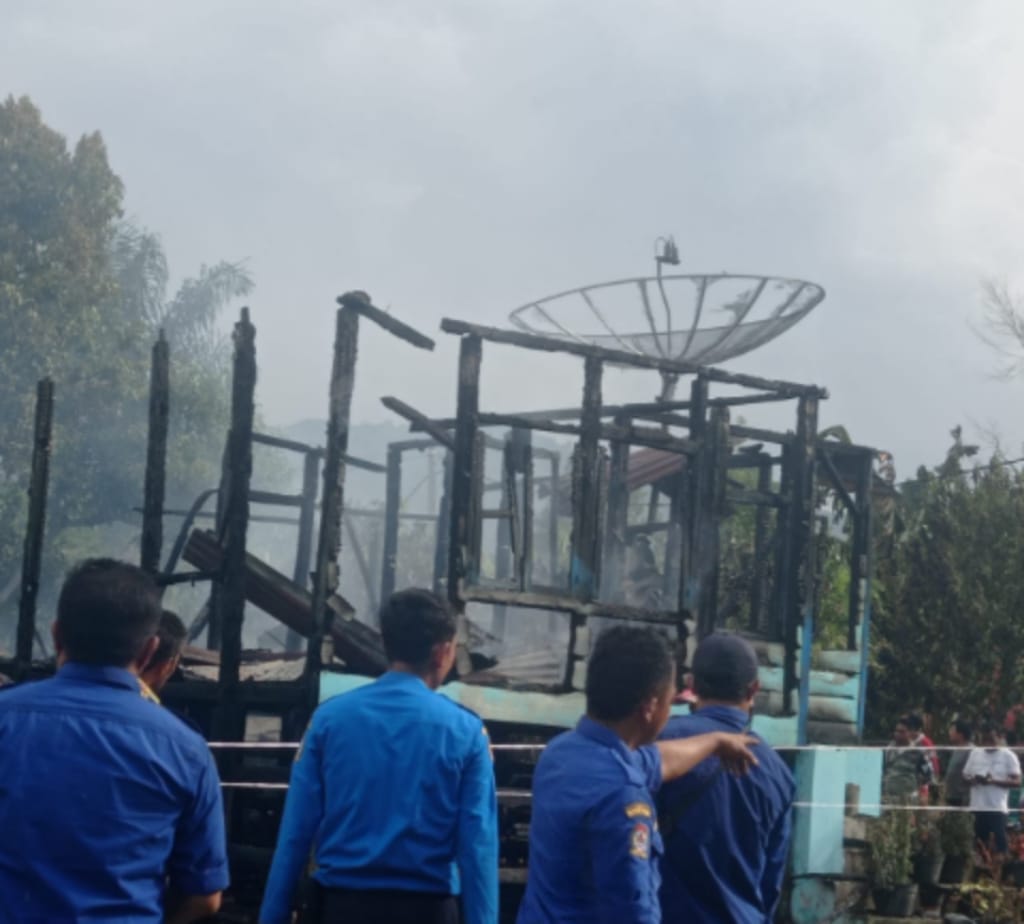 Diduga Arus Pendek Listrik, Satu Rumah Terbakar di Desa Matio Balige  