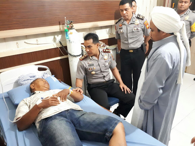 Peduli sesama, Wakapolresta Pekanbaru Bezuk Personil Polri yang Sakit