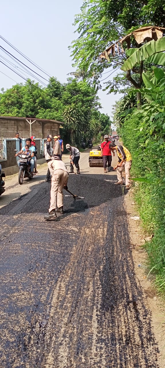 Pemeliharaan Jalan Oleh Dinas PUPR Kota Depok di Kp Kandang Bojong Sari