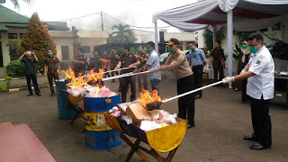 Pemusnahan Barang Bukti Narkotika Dan Psikotropika, Di Halaman Kantor Kejaksaan Negeri Jakarta Barat.