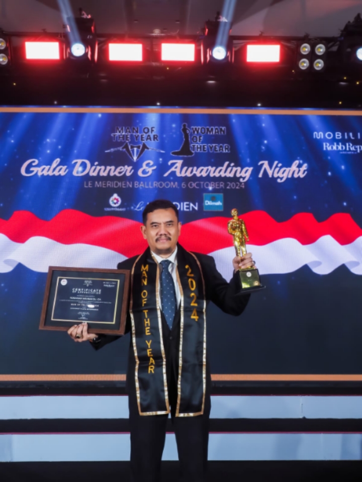 Presiden ABS- Ferdinand Weimar, DJ CH, Terima Penghargaan "Man of the Year" atas Kontribusi Luar Biasa