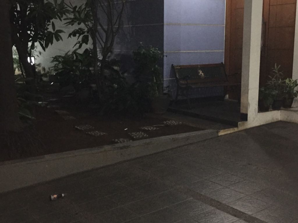RUMAH KAPITRA AMPERA DI LEMPAR MOLOTOF.