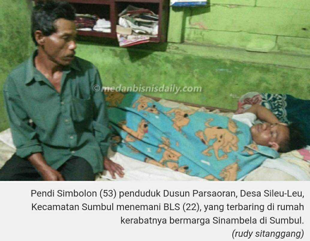 Seorang Guru Bersama Anak Kandungnya Aniaya Siswa Pake Gagang Cangkul Hingga Koma.