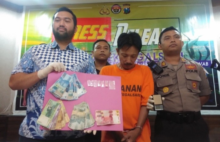 Juru Parkir Ini Menangis Akibat Aksinya Bertransaksi Sabu