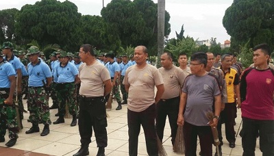 Sambut Hari Pahlawan, Polsek Medan Kota Gelar Bakti Sosial di TMP