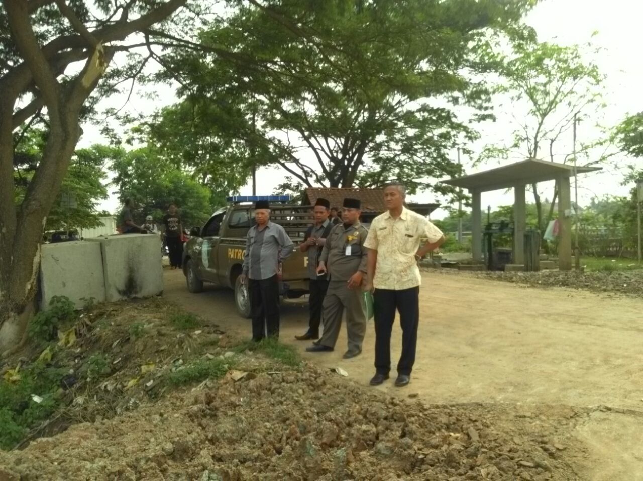TAK IZIN PIHAK SETEMPAT, PROYEK PENIMBUNAN PERUMAHAN DI TANGERANG, DI TUTUP PETUGAS