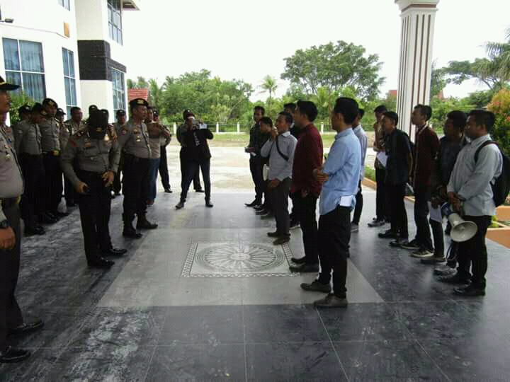 ARMADA BERTONASE BESAR MILIK PT. PARAMARTA UTAMA MERESAHKAN WARGA BETARA