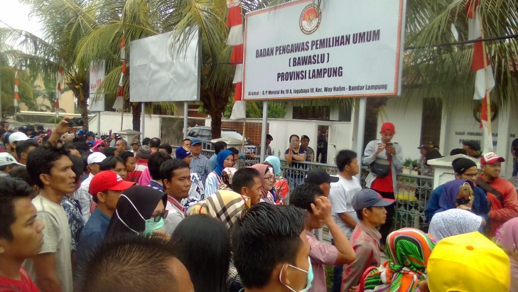 Tangkap Pelaku Politik Uang, Diskualifikasi Arinal-Nunik