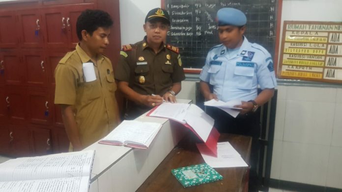 Korupsi Dana Desa 3 tahun berturut-turut Kades Salama "Usman" diamankan pihak Kejaksaan Cabang Negeri Reo