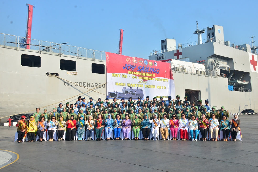 TARIAN GEMMU FAMIRE DAN LAGU “SAILING” MERIAHKAN PELEPASAN JOY SAILING DHARMA PERTIWI