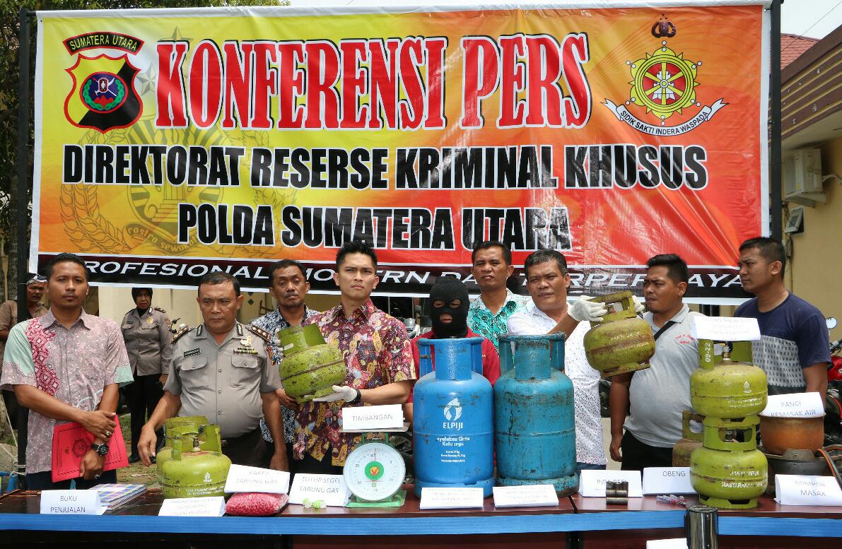 Ditreskrimsus Polda Sumut Grebek Rumah Tempat Pengoplosan Gas Bersubsidi Ukuran 3 Kg
