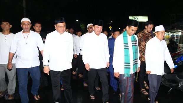 Ustad Somad dan Wakapolri Dampingi Wapres JK sholat Subuh Berjamaah