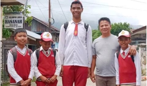 Wow, Tinggi Siswa Kelas 6 SD ini Hampir 2 Meter