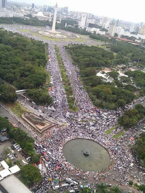 Antusiasme dan yang Mencibir Aksi Reuni 212