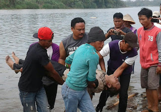 TRAGIS!!!AYAH DAN ANAK MANCING TENGGELAM DI SUNGAI SERAYU, CILACAP JAWA TENGAH