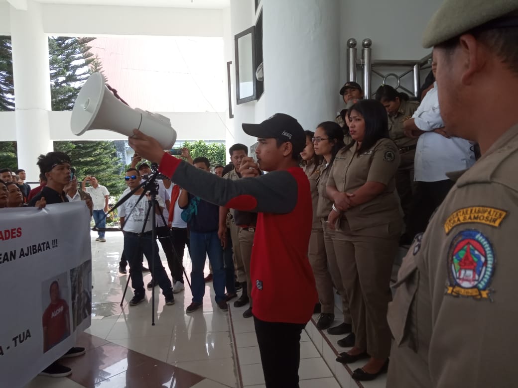 2 Balon Kades Keok Sebelum Tarung, Mahasiswa dan Warga Pardamean Ajibata Geruduk Bupati Tobasa